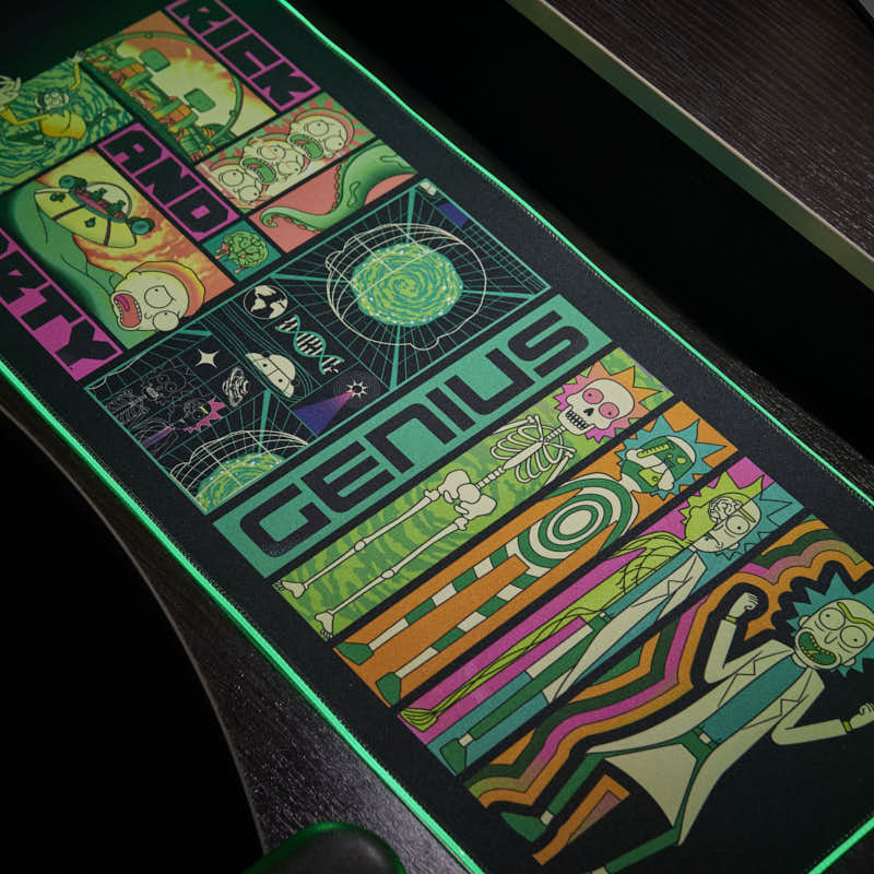Tapis de Jeu Géant avec Chargeur pour Téléphone - Rick et Morty