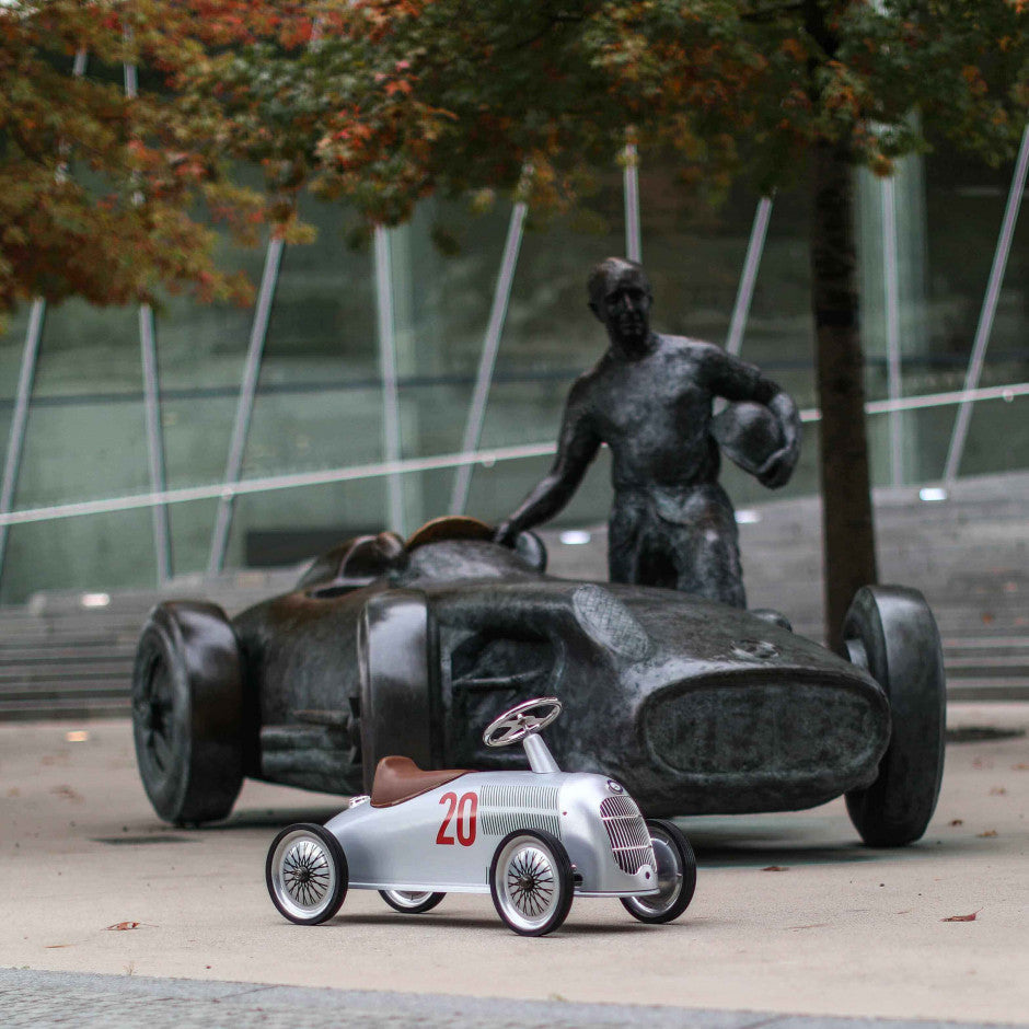 Rider Mercedes-Benz W 25 Zilveren Pijl