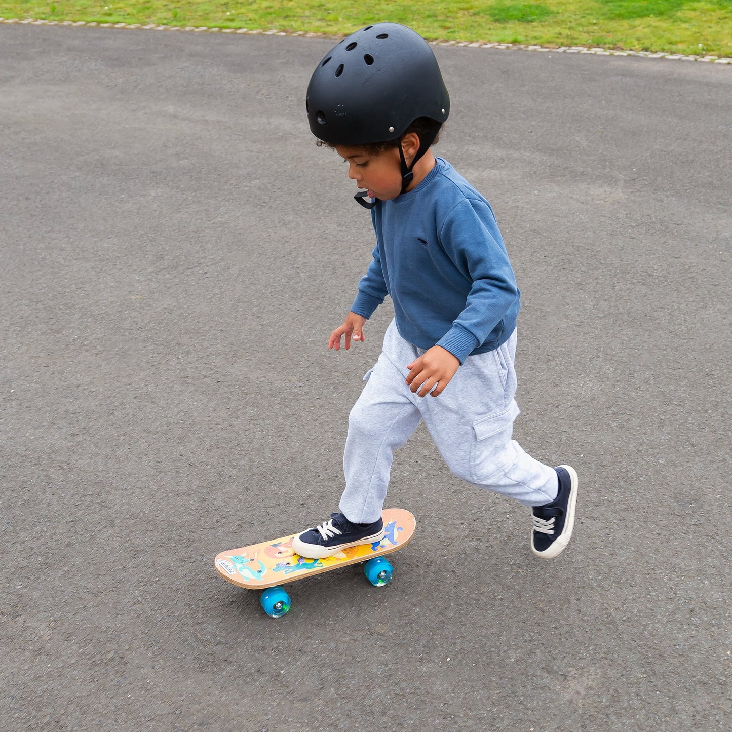 SKATEBOARD DRAGONS AVEC ROUES CLIGNOTANTES 17 POUCES