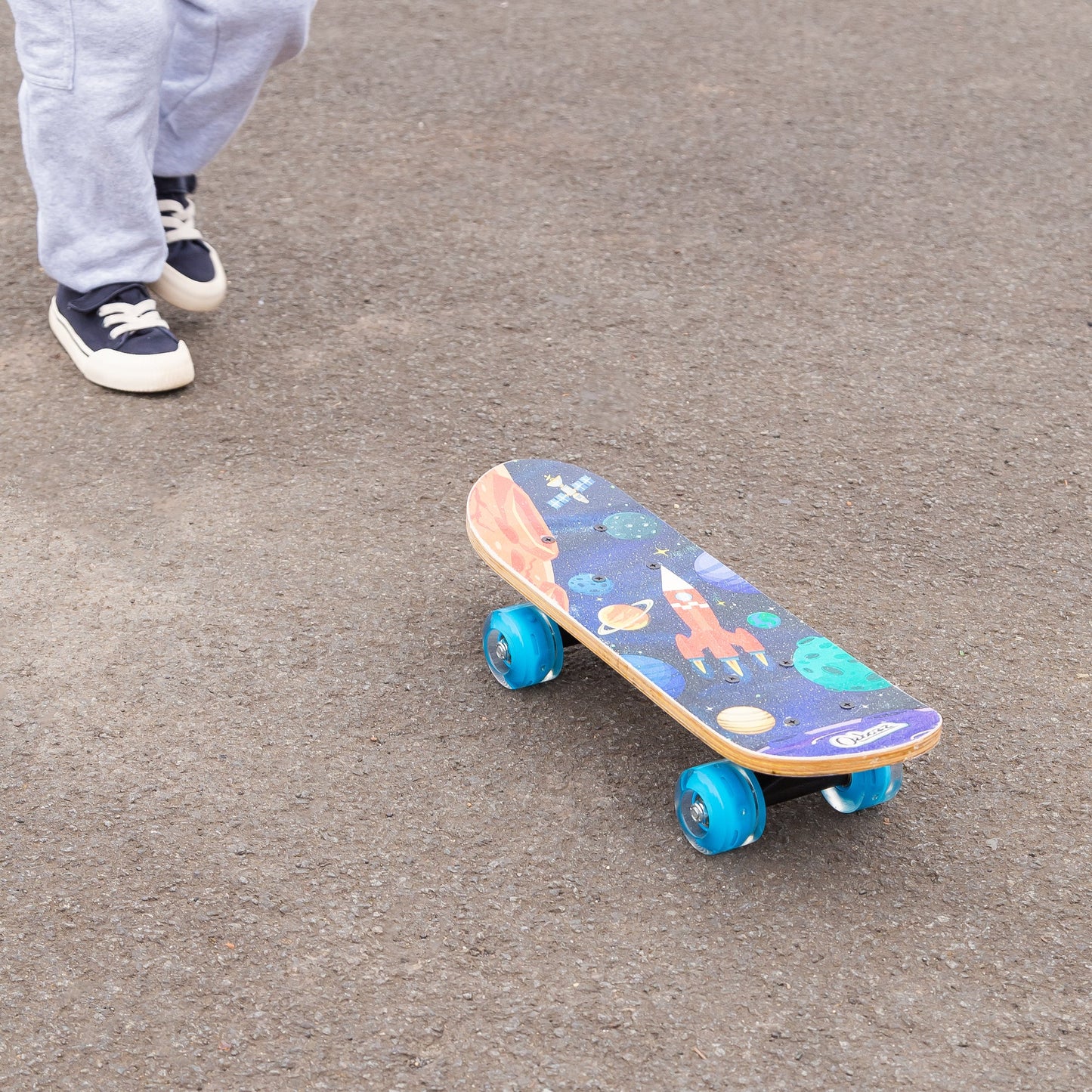 SKATEBOARD SPACE AVEC ROUES CLIGNOTANTES 17 POUCES