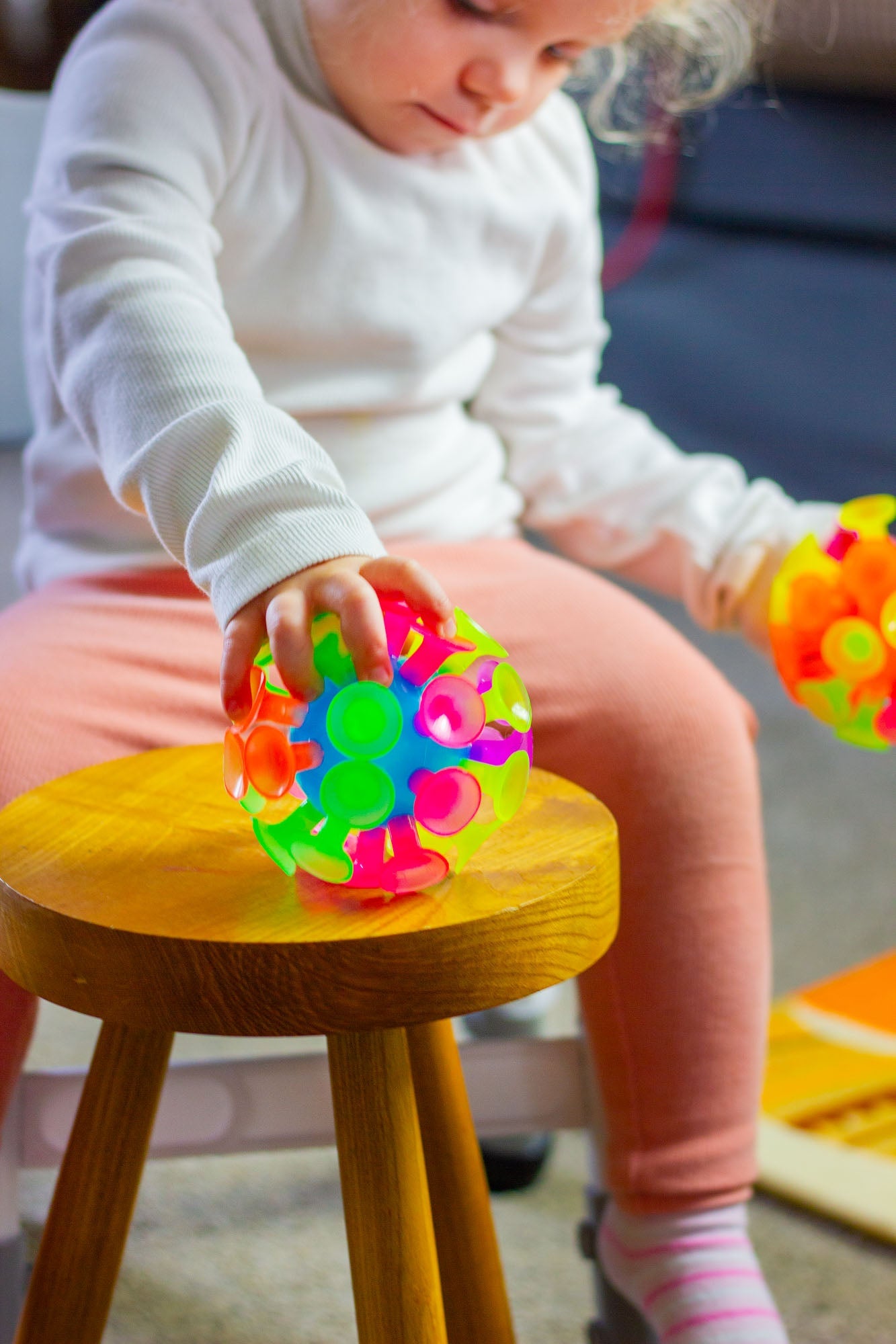 MEGA LIGHT-UP SUCTION BALL