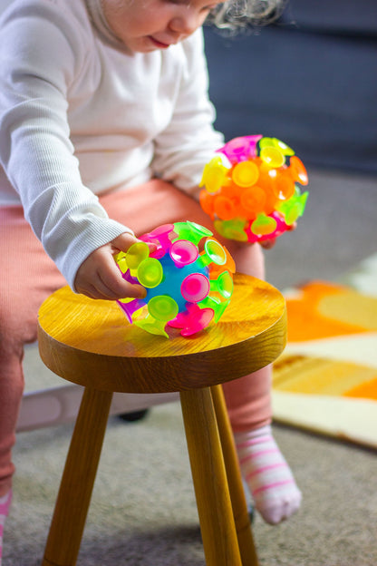 MEGA LIGHT-UP SUCTION BALL