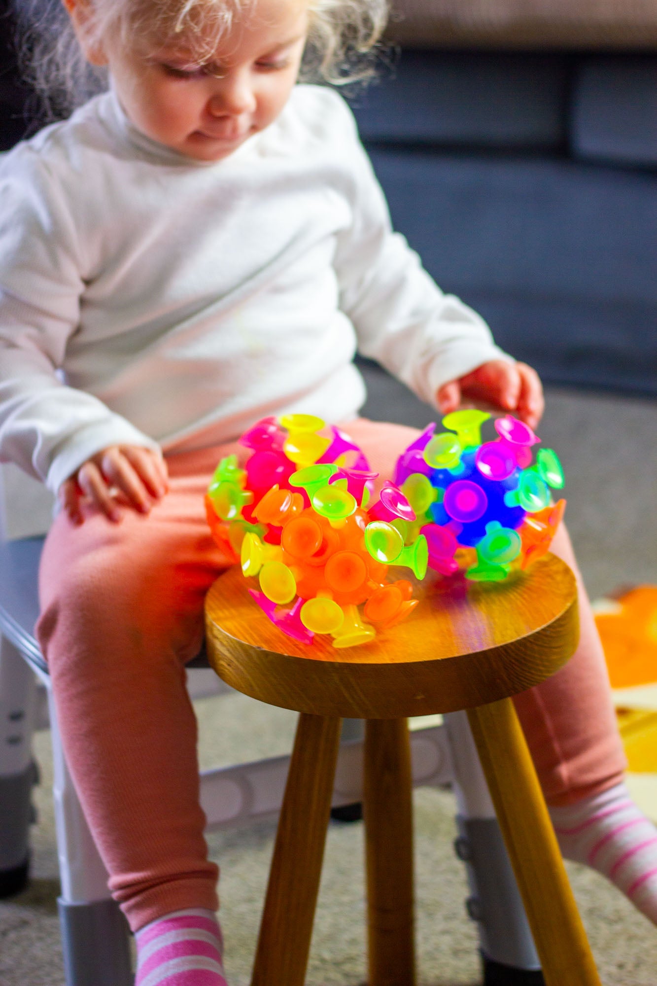 MEGA LIGHT-UP SUCTION BALL