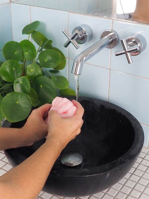 Savon Main Poing - Rose Bitten – Objet déco original