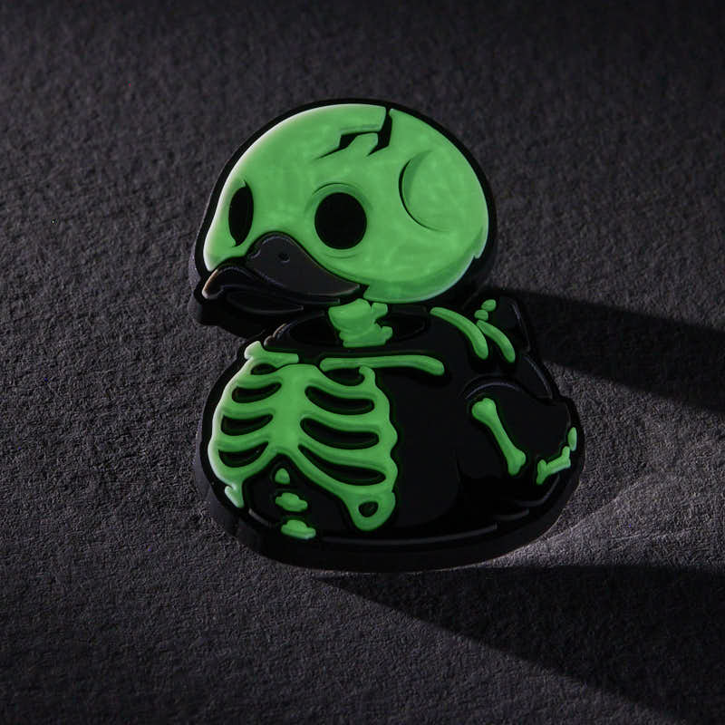 TUBBZ Numskull Skelet – glow-in-the-dark rubberen pin