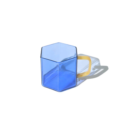 Mug en Verre Géométrique Bleu Helio Ferretti Vue 2