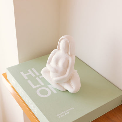 Vase sculptural Femme enceinte en céramique – Oito.Atelier – vue 7