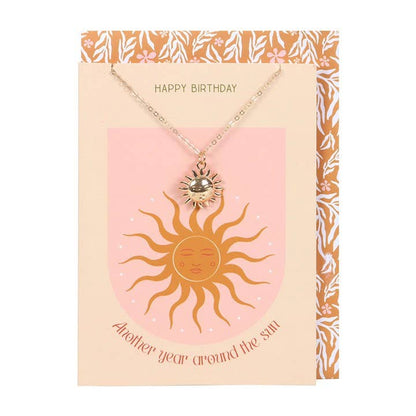 Collier soleil sur carte d'anniversaire