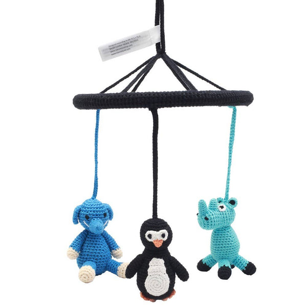 Gehaakte mobiel met neushoorn, pinguïn en olifant