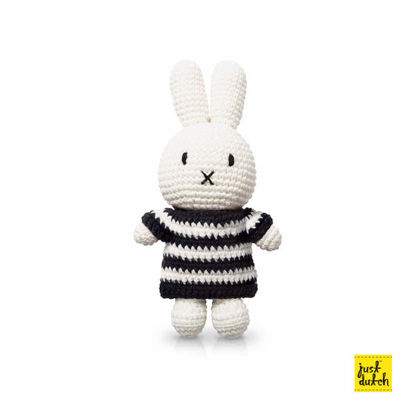 Miffy, das gehäkelte Kaninchen-Plüschtier – gestreiftes Kleid 