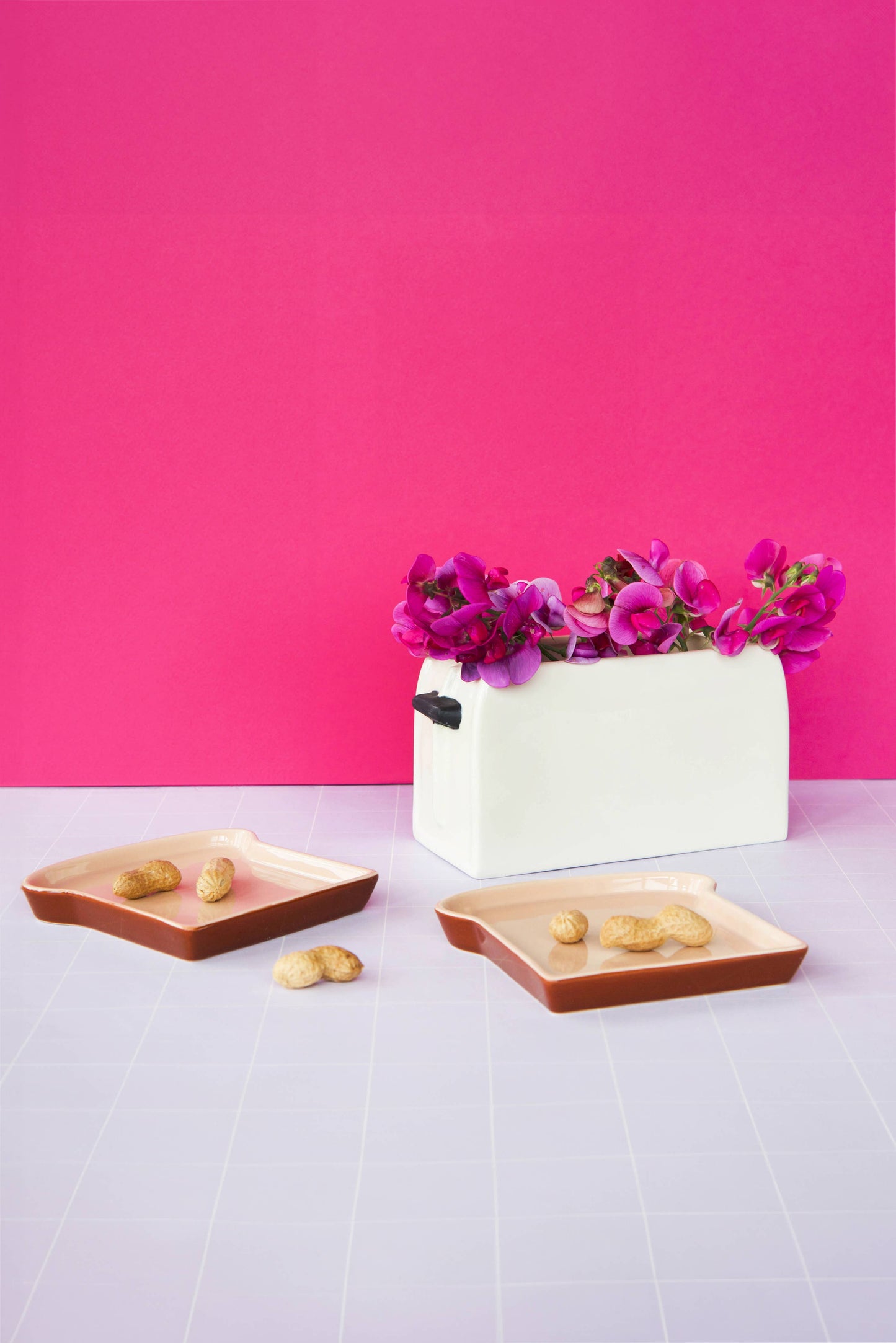 Set of two toast plates