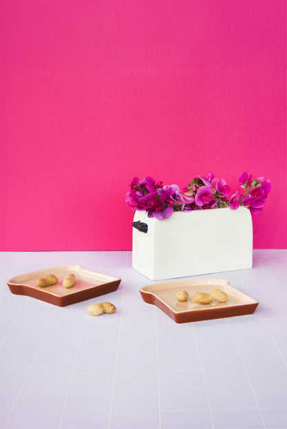 Set of two toast plates