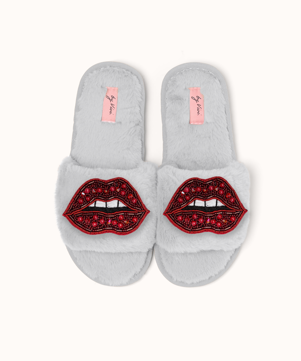 Pair of slippers/lip brooches