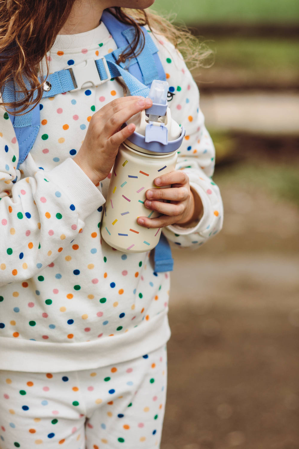 Geïsoleerde waterfles van roestvrij staal met confetti-print voor kinderen