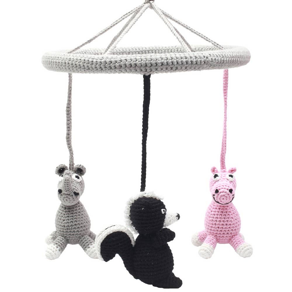 Mobile avec chameau, moufette et rhinocéros