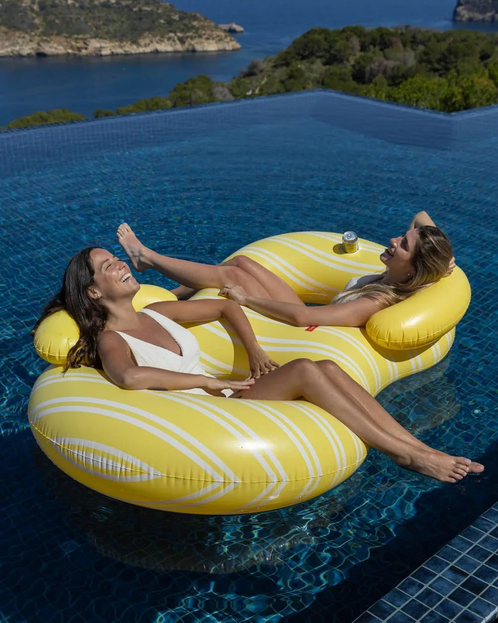 Double yellow donut float - LISBON