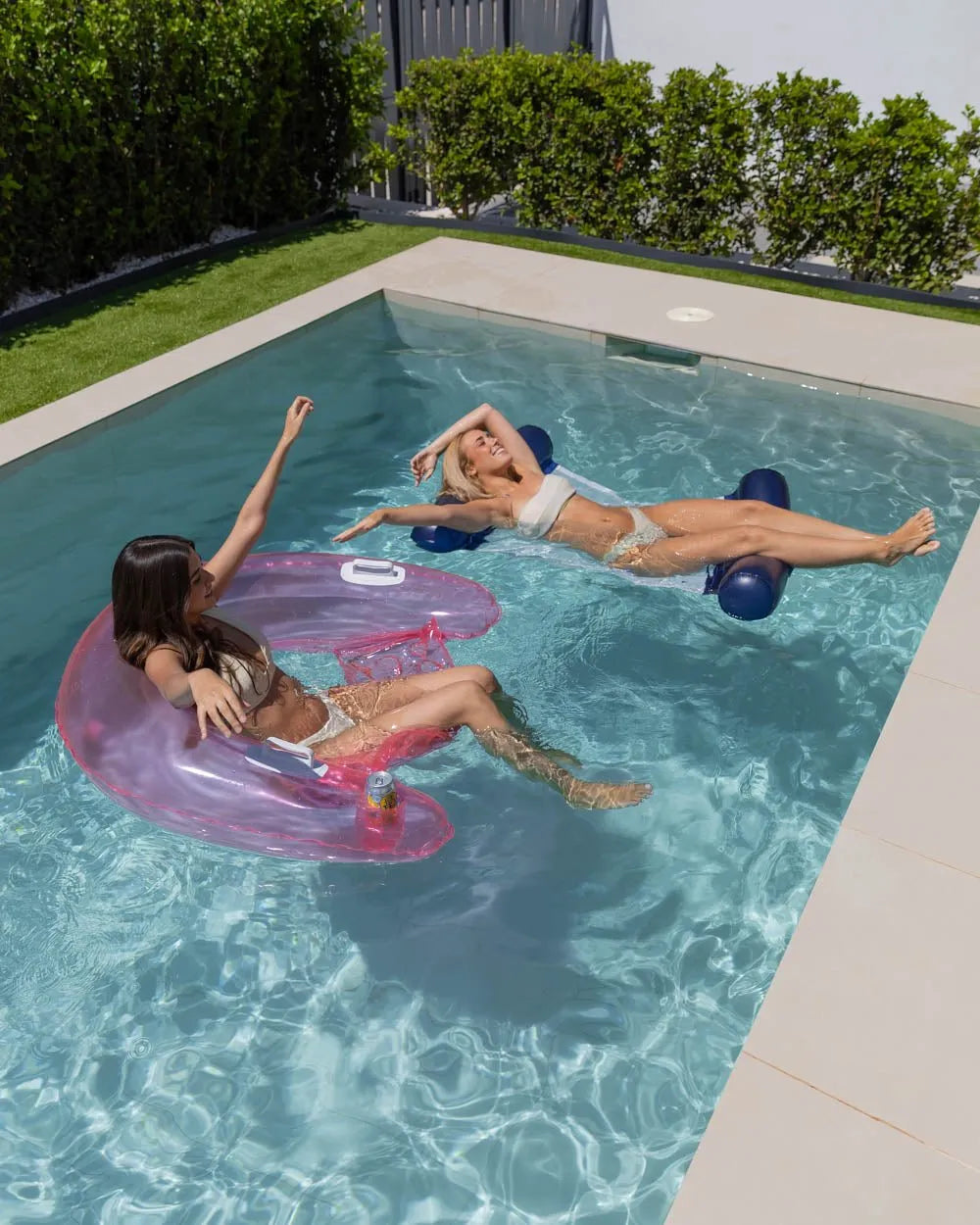 Pink chair-style float - CRETA