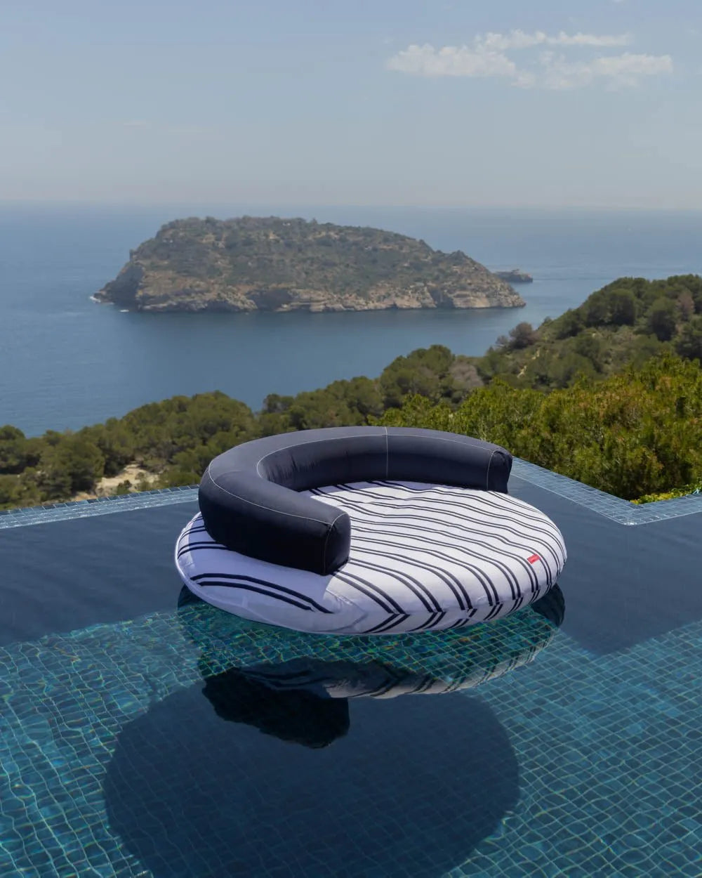 Blue round lounger float - ATLANTA