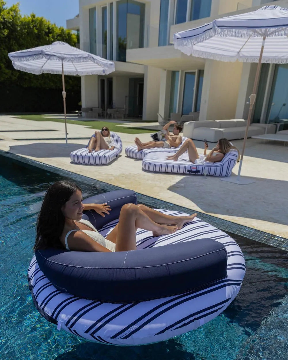 Blue round lounger float - ATLANTA