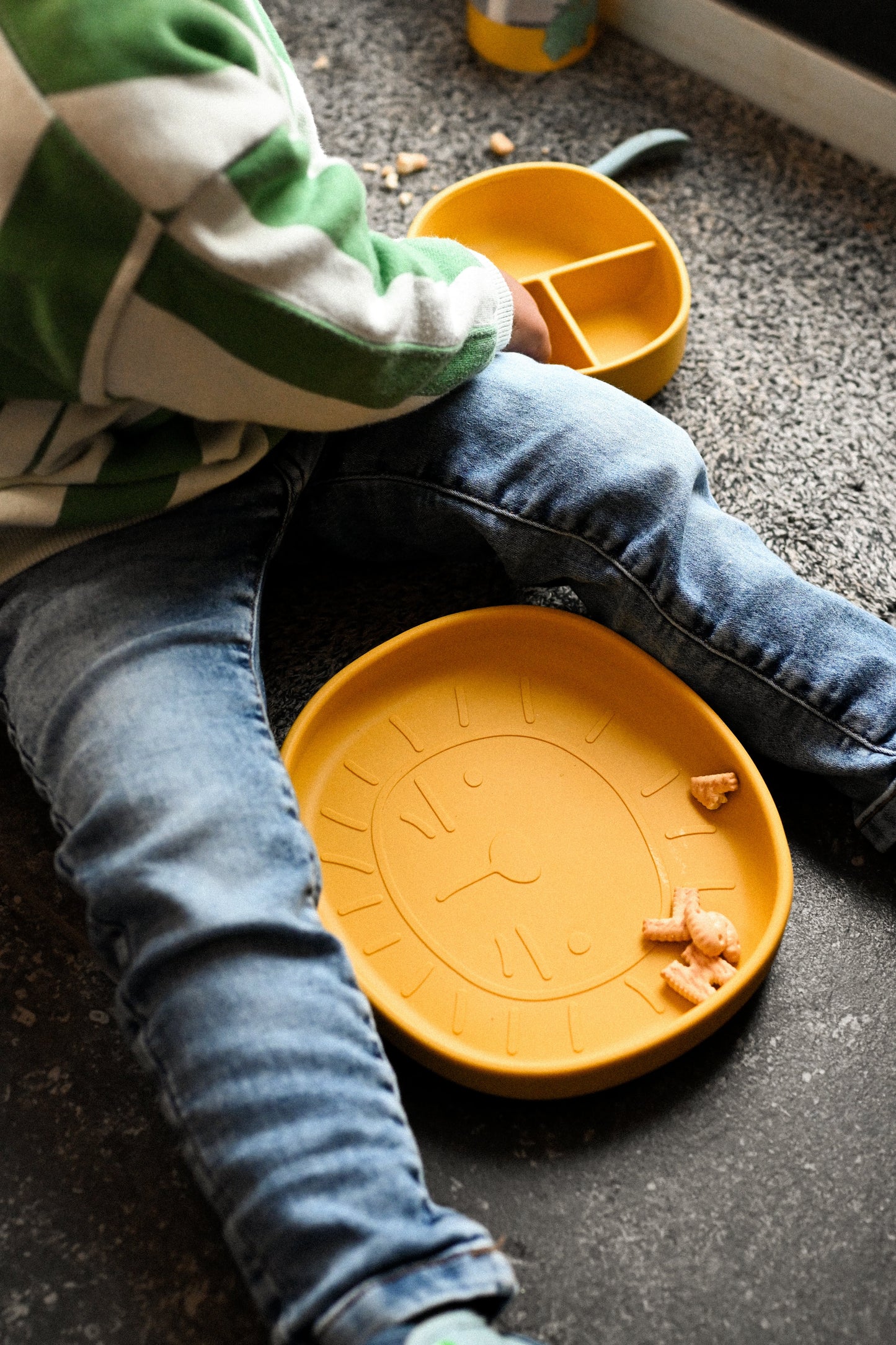 Kinderteller mit Saugfuß aus Silikon Alfie Sand