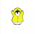 Pin’s Pingouin avec Ciré Canard Jaune