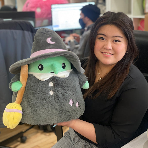 Peluche Squishable – Sorcière