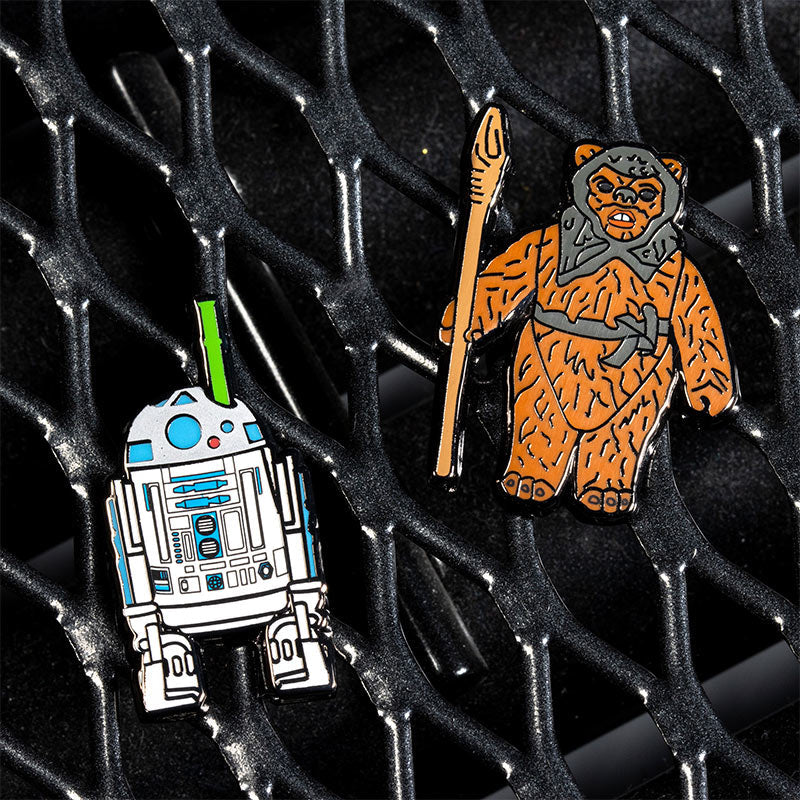 Pin's Star Wars Set 1.42 – R2-D2 (sabre laser escamotable) et Romba