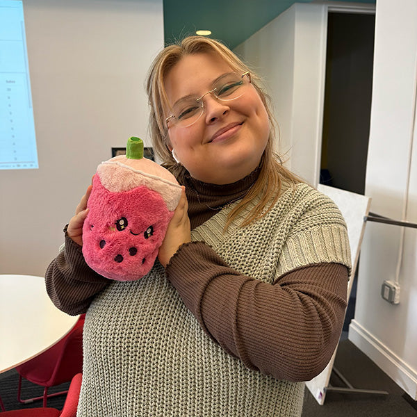 Peluche Snacker – Fraise Bubble Tea