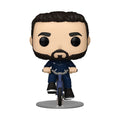 Pop! Roy Kent op een fiets 