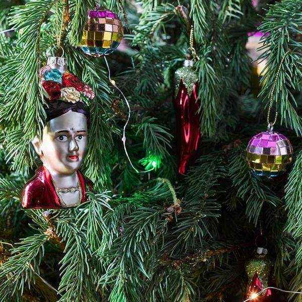 Kerstbal met rode chilipeper